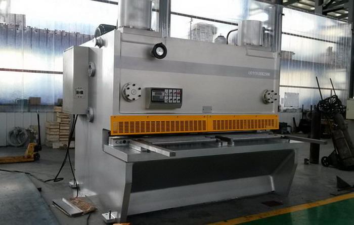 QC11K CNC rastrillo guillotina 30 × 2500